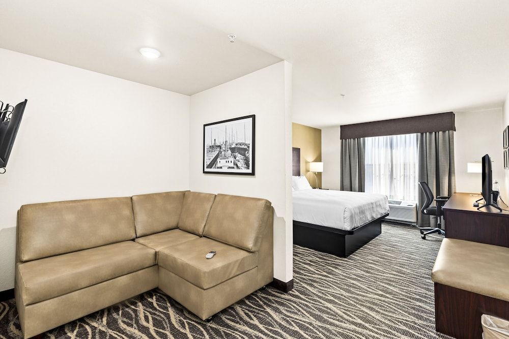 Cobblestone Hotel & Suites - International Falls