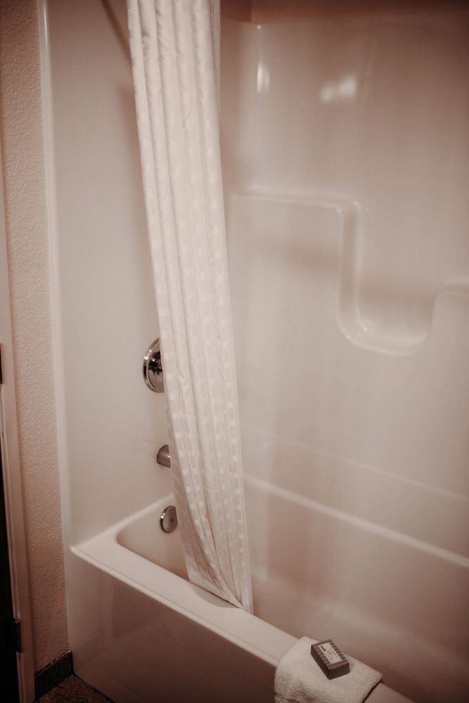 Cobblestone Hotel & Suites - International Falls Room, 2 Queen Beds, Non Smoking 3