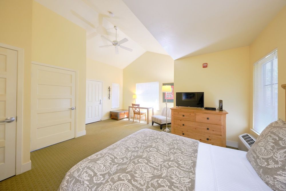 Calistoga Inn Restaurant and Brewery Superior Cottage, 1 Bedroom, Accessible 3