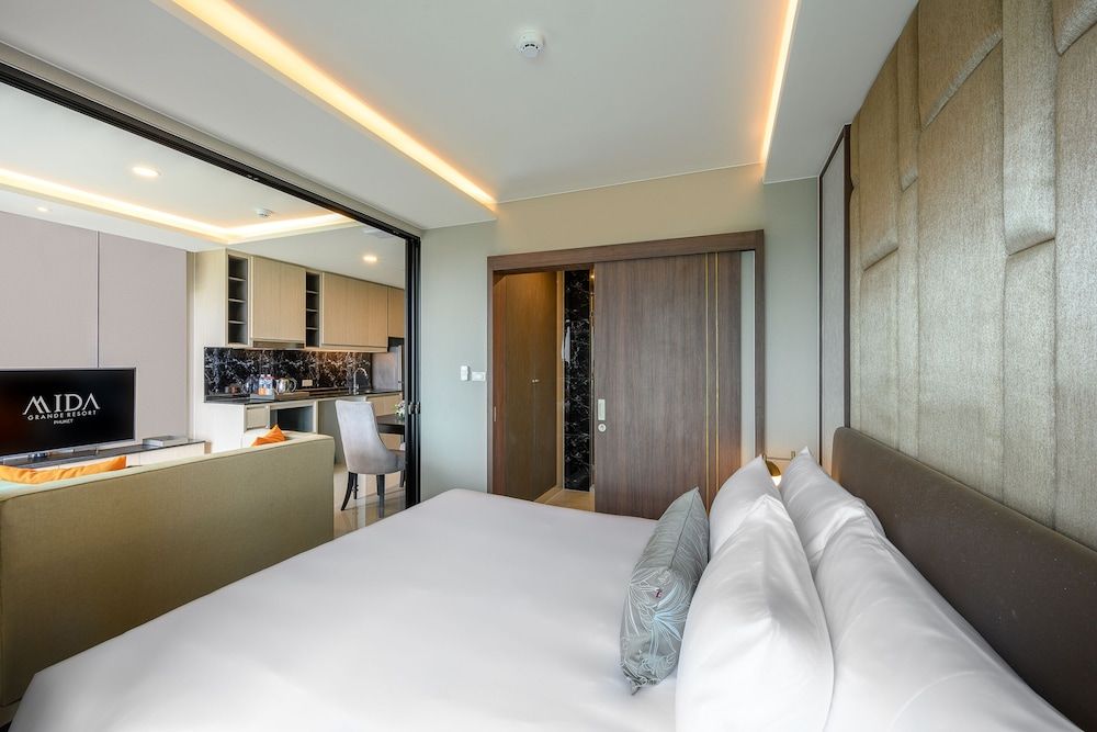 MIDA Grande Resort Phuket Deluxe Ocean View 19