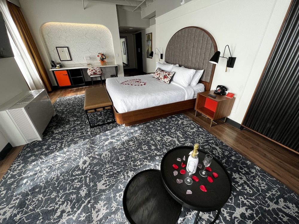 Suite, 1 King Bed