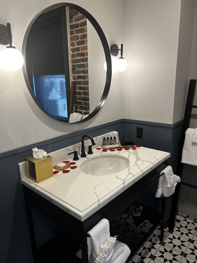 Hotel Indigo Omaha Downtown by IHG Standard Room, 2 Queen Beds 6