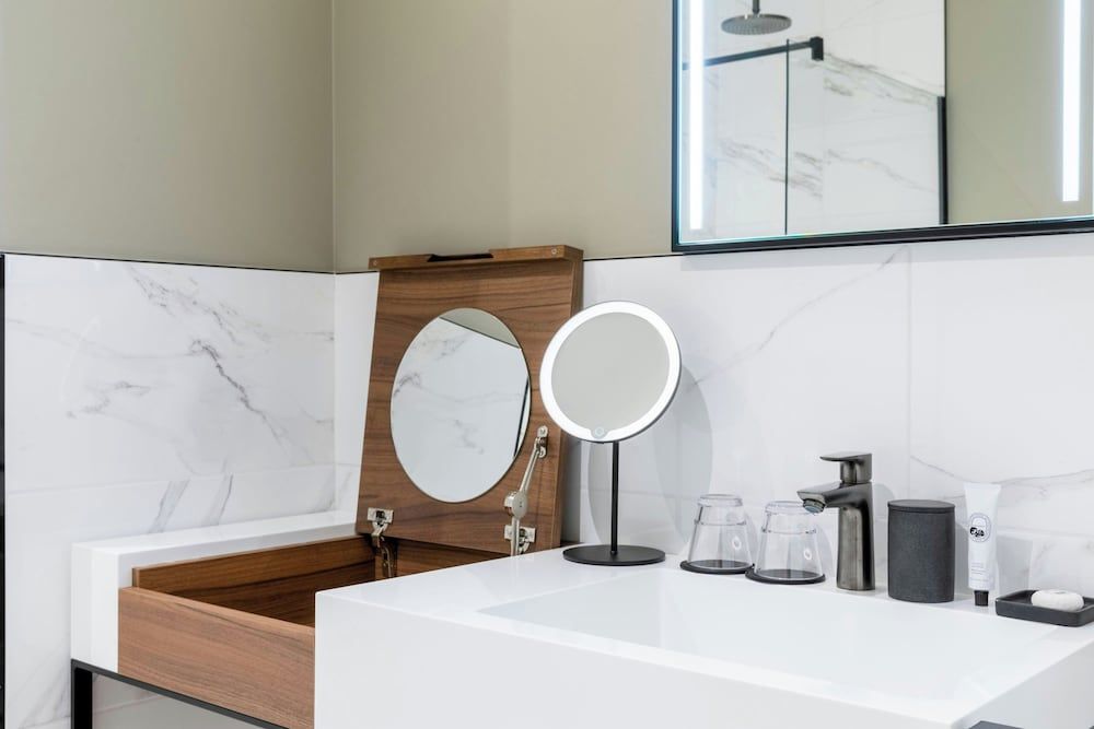 Sapphire House Antwerp, Autograph Collection Room, 1 King Bed, Non Smoking 6