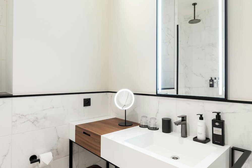 Sapphire House Antwerp, Autograph Collection Room, 1 King Bed, Non Smoking 5