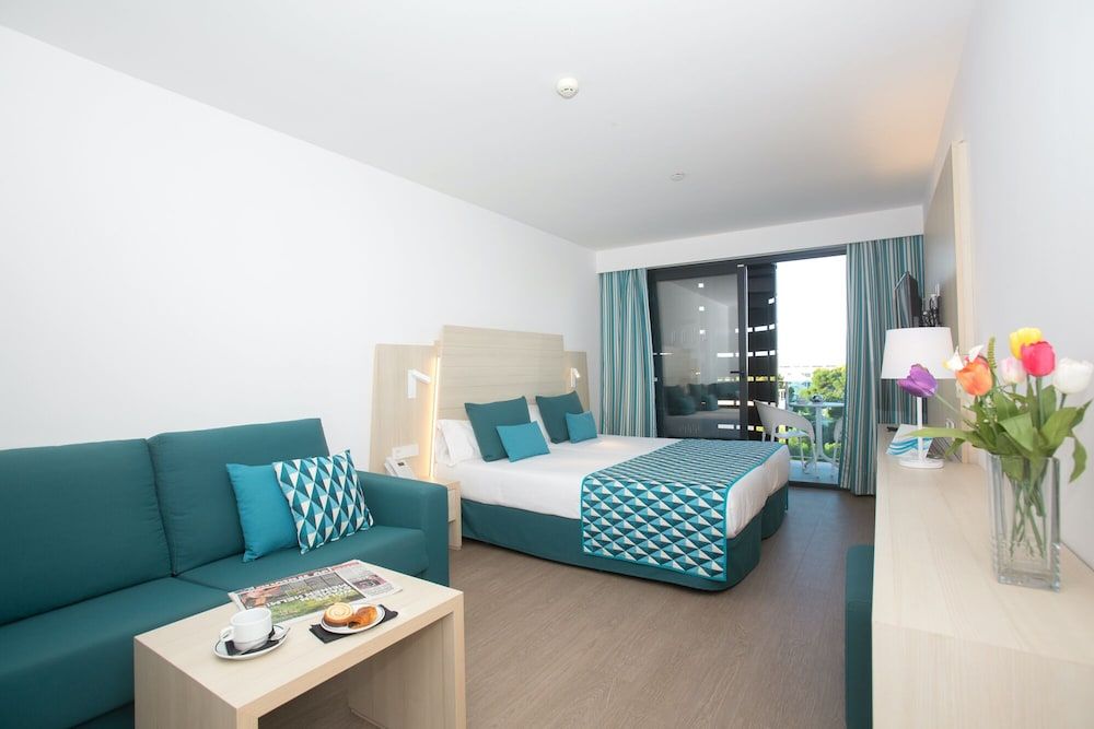 Junior Suite, Jetted Tub (2 adults + 2 children)