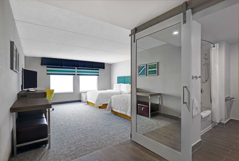 Room, 2 Queen Beds, Accessible, Bathtub (Mobility & Hearing)