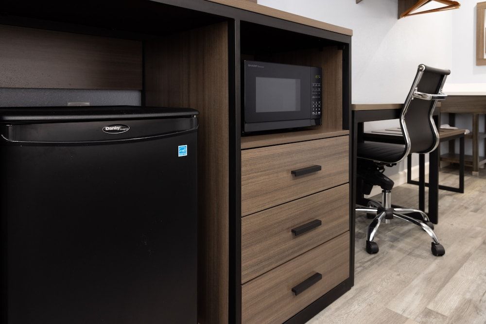 Days Inn by Wyndham Arroyo Grande/Pismo Beach Room, 1 Queen Bed, Non Smoking 11