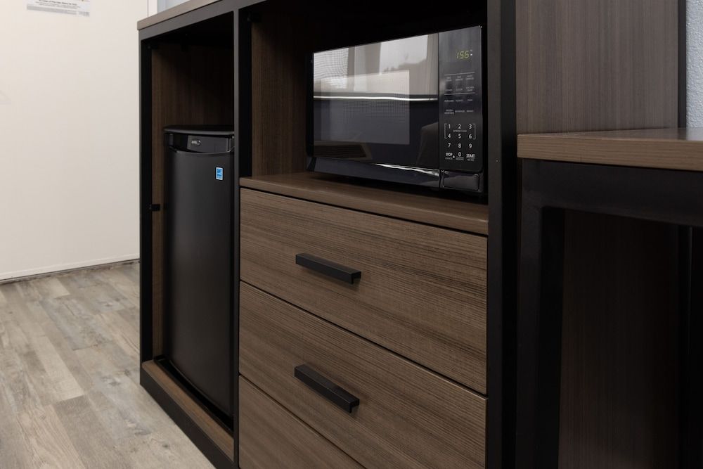 Days Inn by Wyndham Arroyo Grande/Pismo Beach Room, 1 Queen Bed, Non Smoking 10