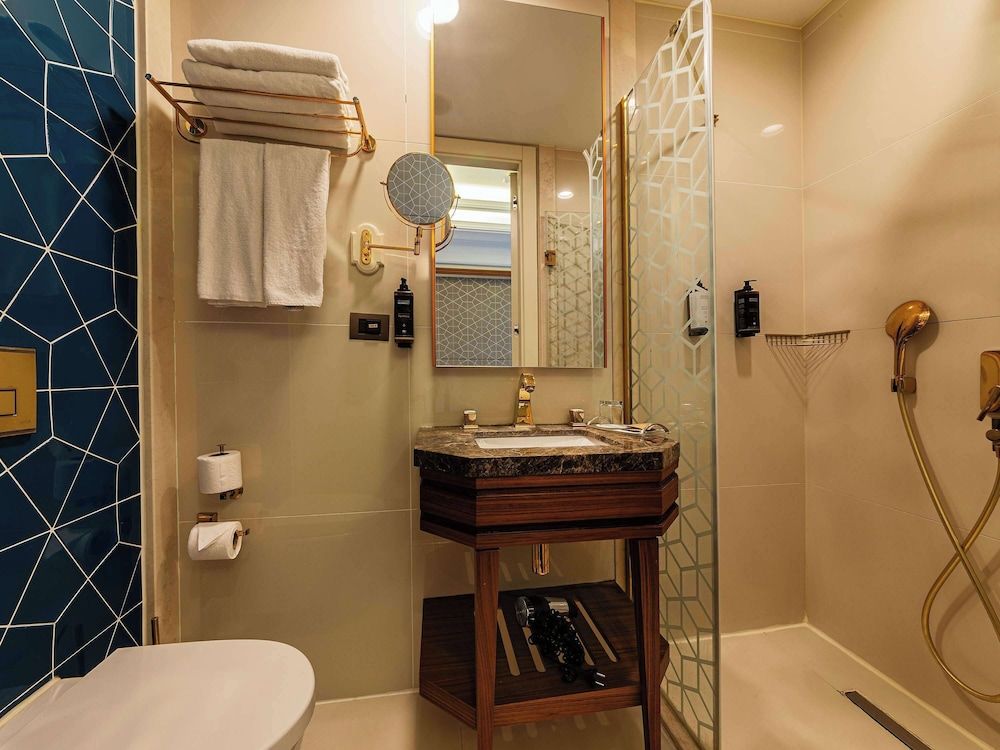 Mercure Istanbul Sirkeci Superior Room, 2 Twin Beds 7