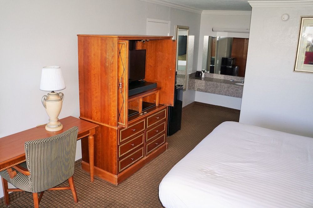 King Room, Smoking Allowed, Single Use