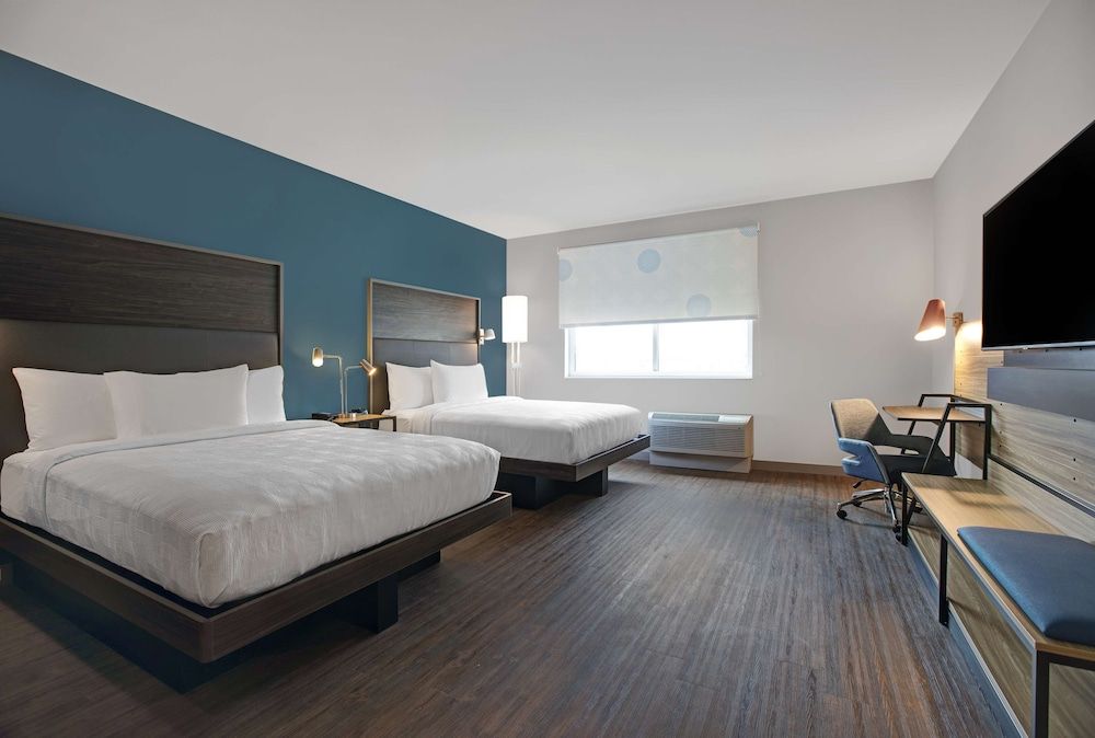 Room, 2 Queen Beds, Accessible (Roll-In Shower)