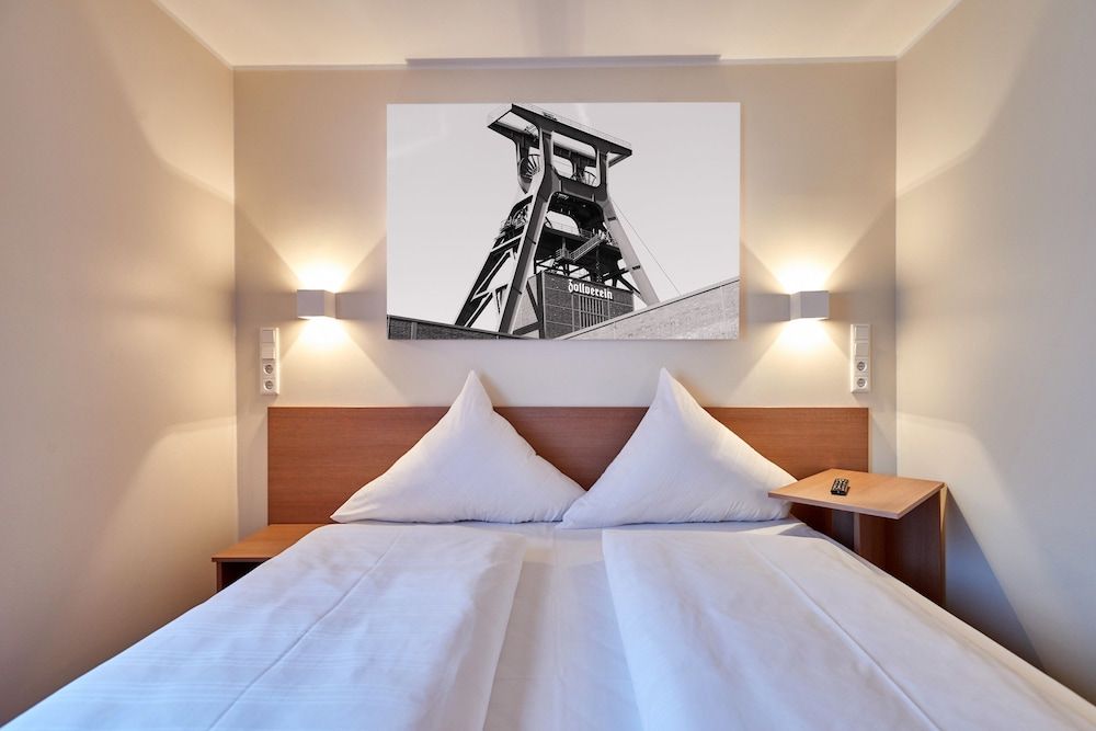 Basic Double Room, 2 Twin Beds, Non Smoking
