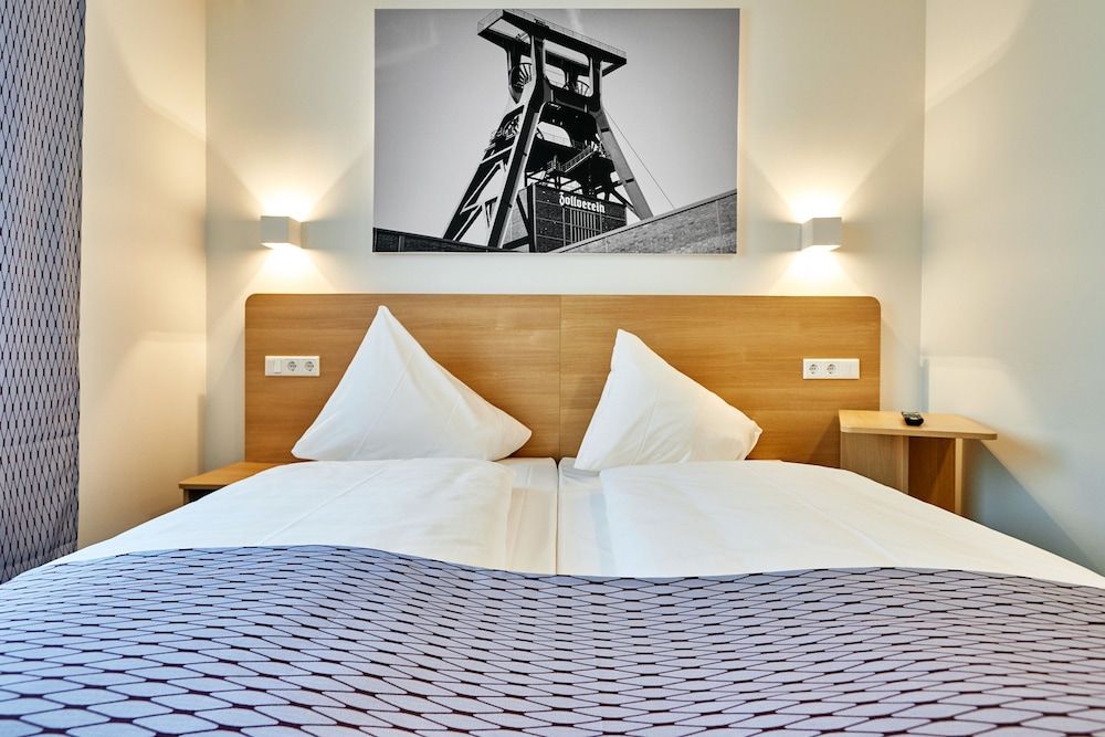 Basic Double Room, 2 Twin Beds, Non Smoking