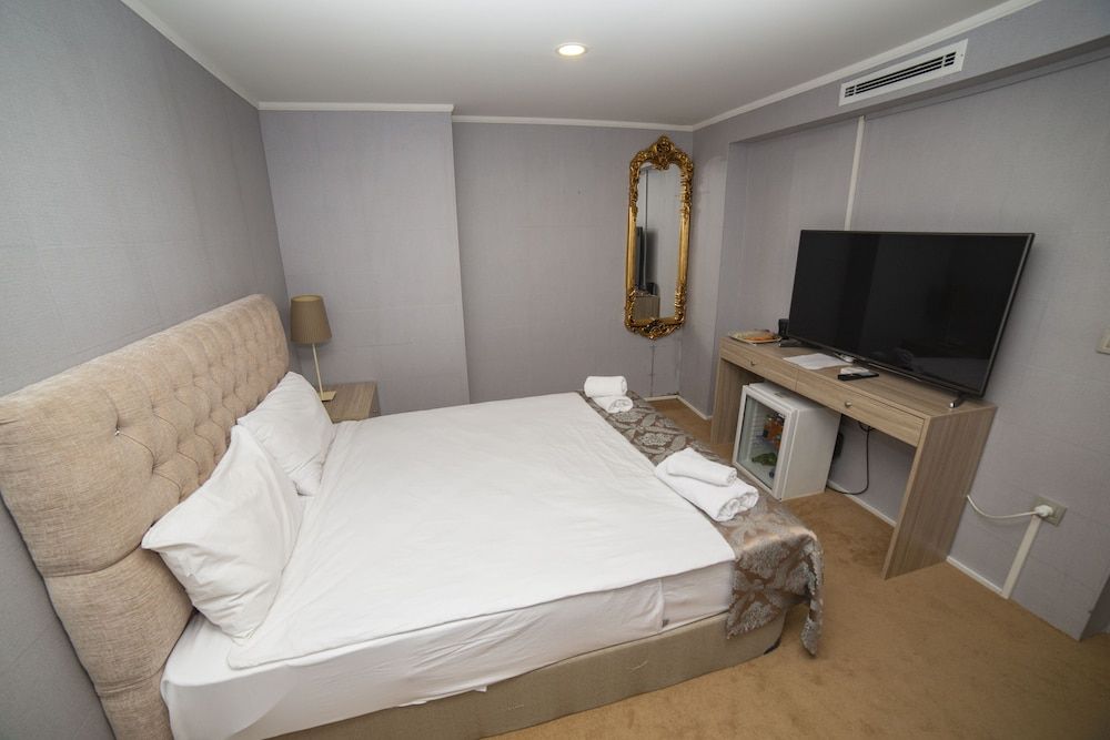 HHK Hotel Downtown BASEMENT WITHOUT WINDOW 7