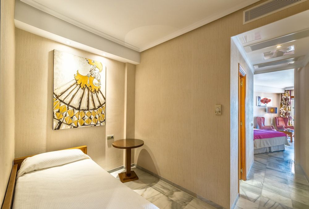 Hotel Balcón de Europa Junior Suite, Balcony, Sea View (for two adults and two children ) 5