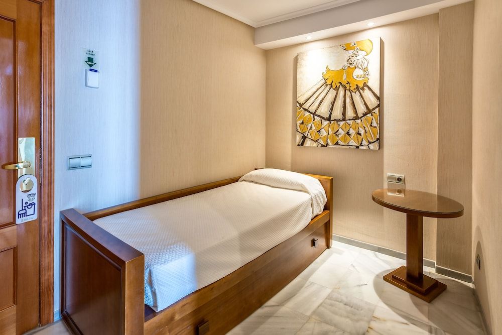 Hotel Balcón de Europa Junior Suite, Balcony, Sea View (for two adults and two children ) 4