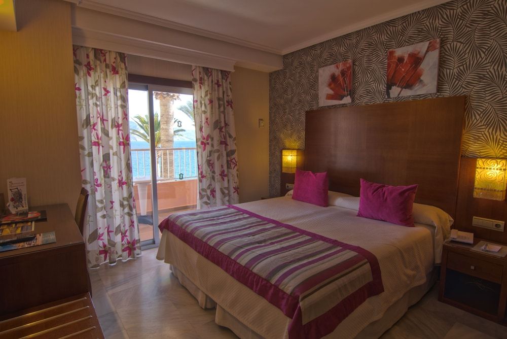 Hotel Balcón de Europa Double Room, Balcony, Partial Sea View 2