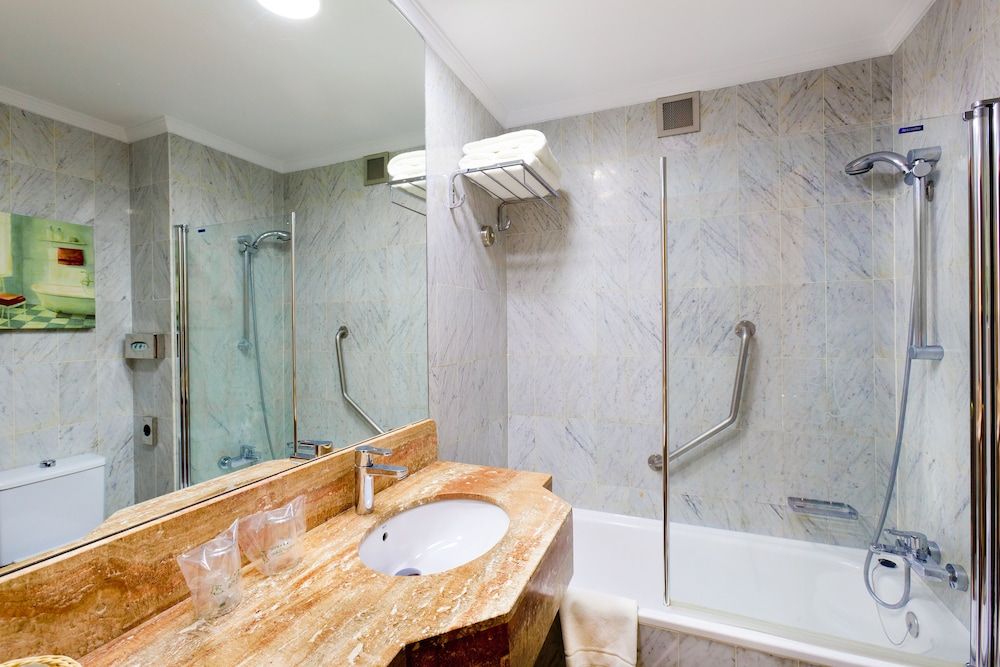 Hotel Balcón de Europa Standard Double Room (Interior Courtyard View) 5