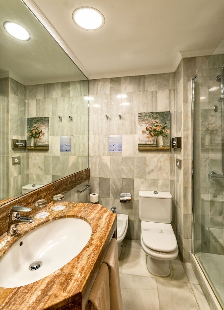 Hotel Balcón de Europa Standard Double Room (Interior Courtyard View) 6