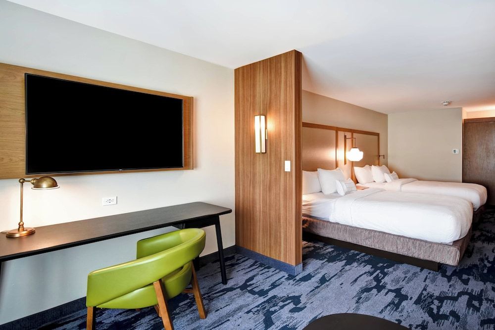 Suite, 2 Queen Beds with Sofa