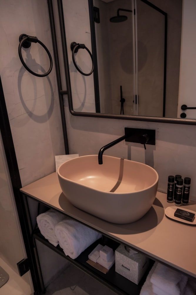 Exmo Hotel by Olivia Charm Room with City View 6