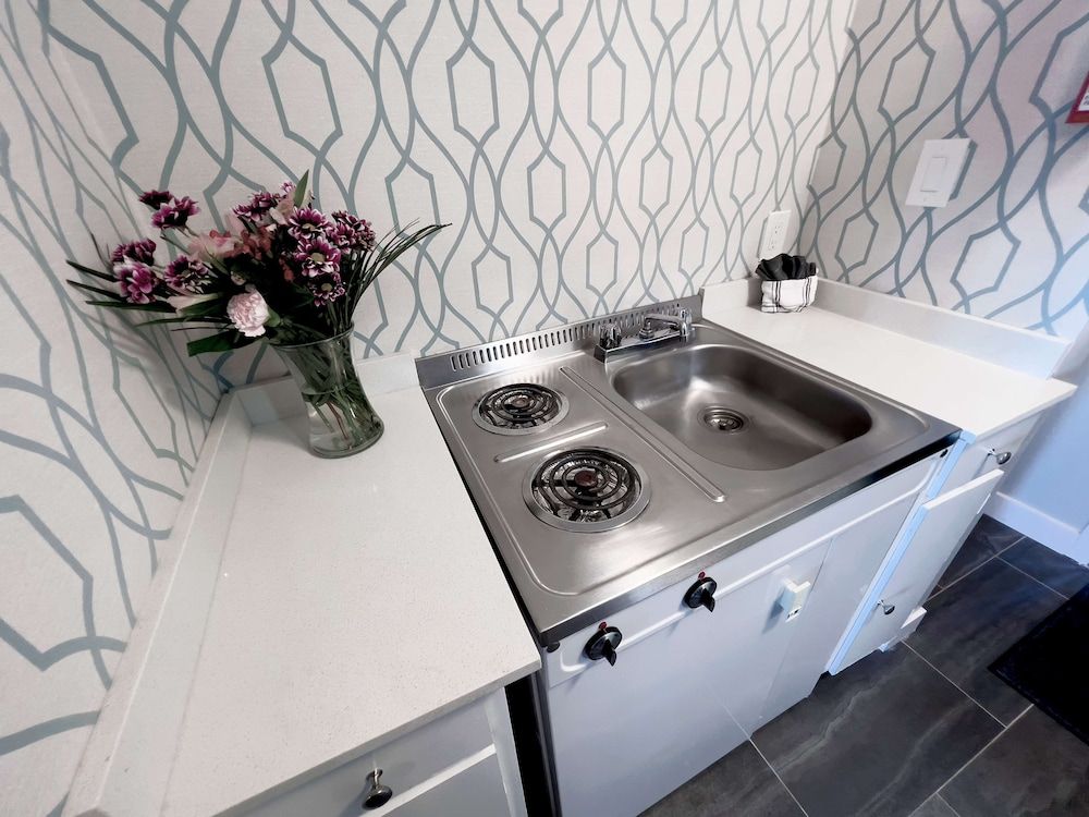 The Oceanside, a Coast Hotel Suite, 2 Bedrooms, Ocean View 3