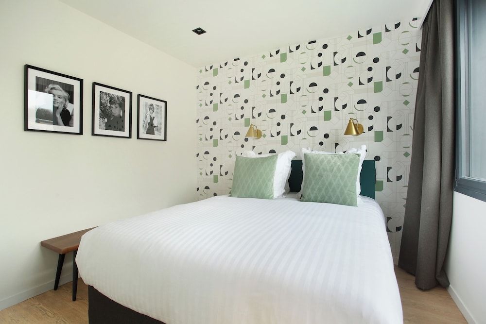 Large 1 Bedroom Apartment with Sofa Bed