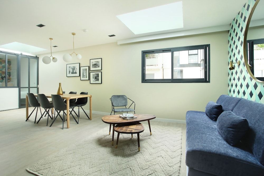 Large 2 Bedroom Apartment with Sofa Bed