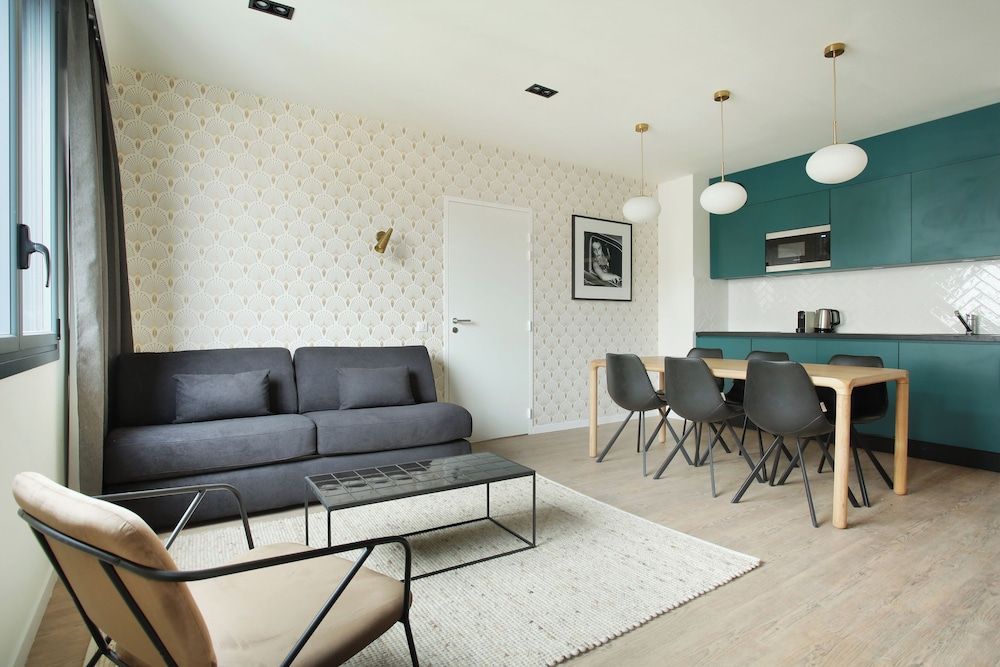 Large 1 Bedroom Apartment with Sofa Bed
