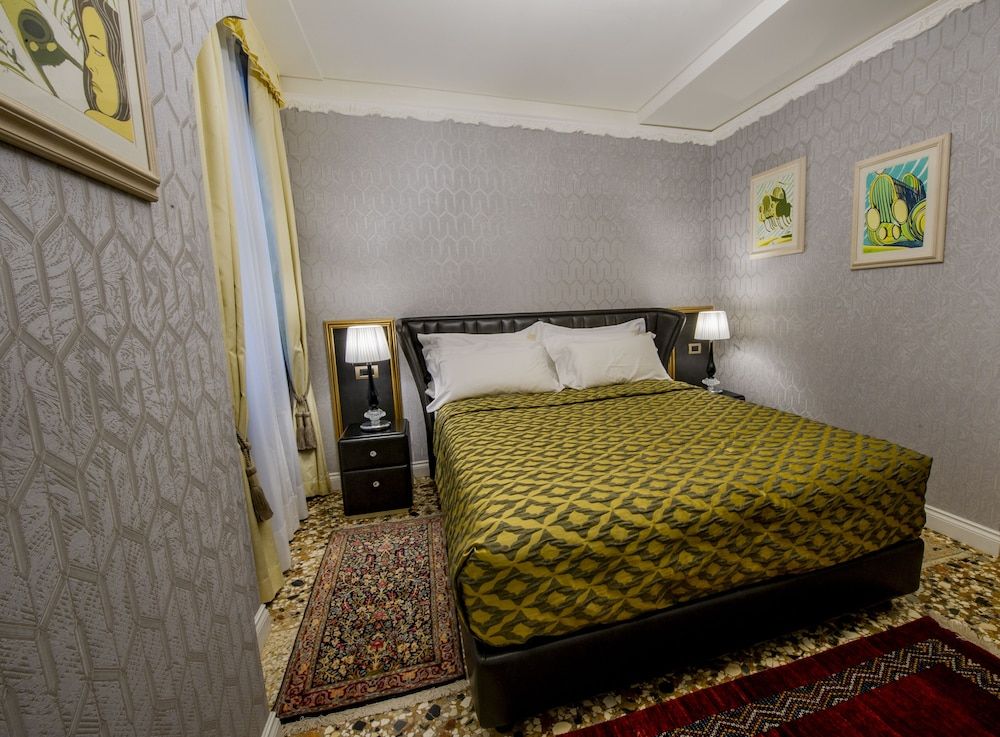 Superior Room, 1 King Bed, Canal View (San Salvador Canal view)