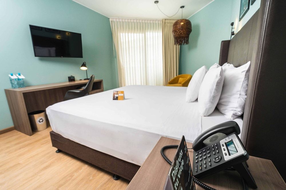 Superior Room, 1 King Bed, Balcony
