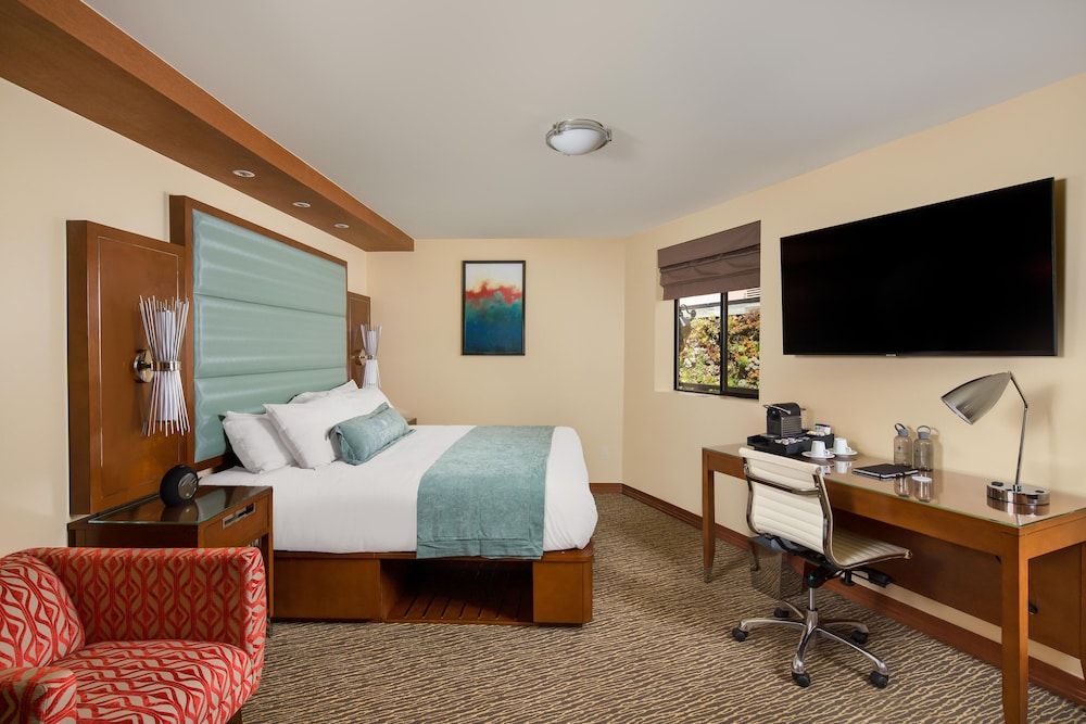 Cormorant Boutique Hotel Room (Village-View King)