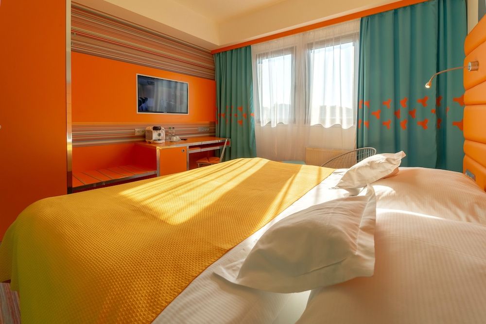 undefined Hotel Continental 4