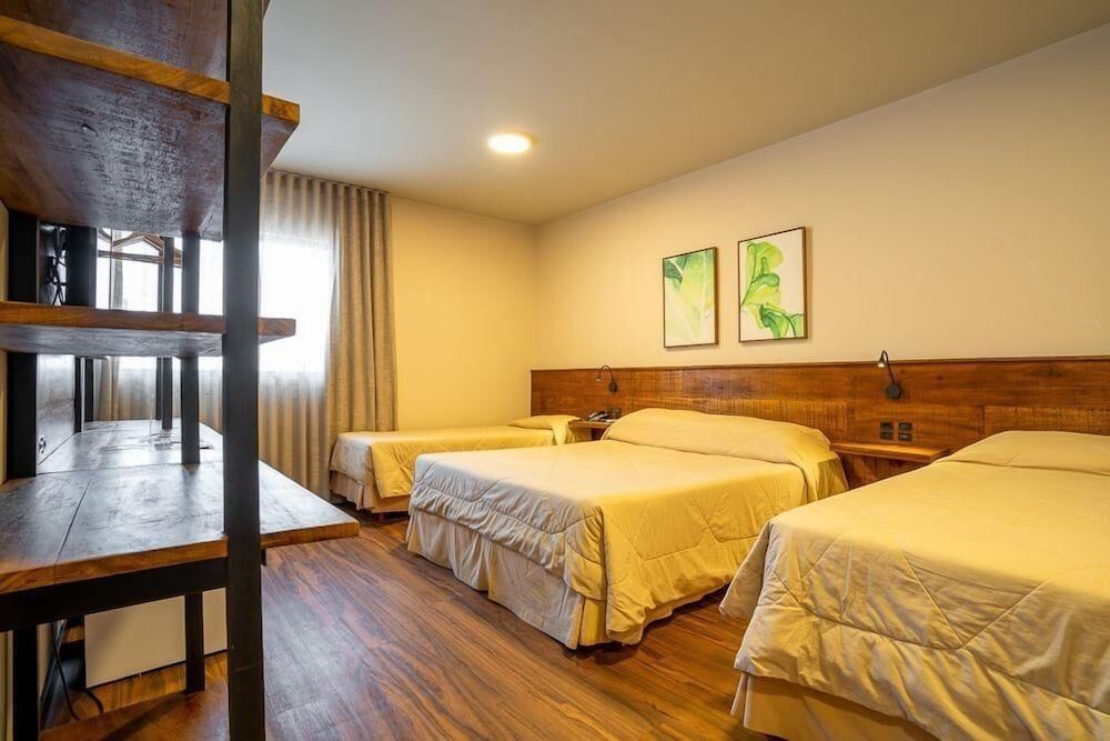 Deluxe Suite, Jetted Tub