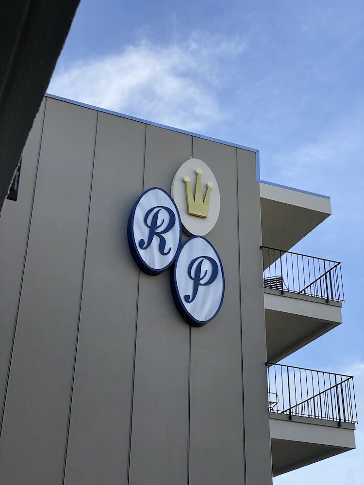 undefined Royal Pacific Motor Inn 8