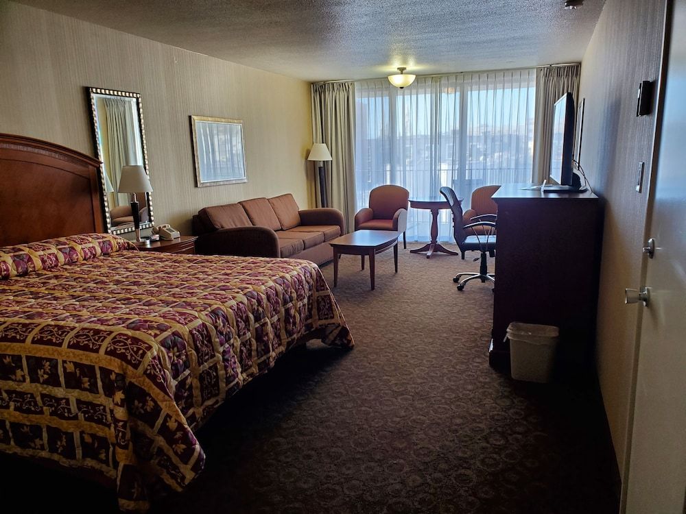 undefined Royal Pacific Motor Inn 5
