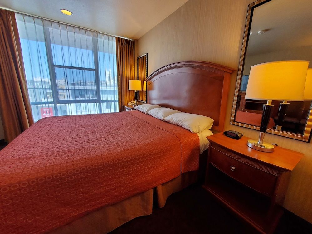 undefined Royal Pacific Motor Inn 2