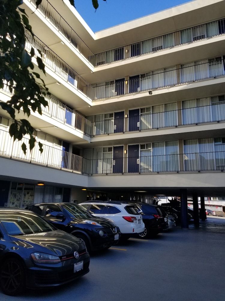 undefined Royal Pacific Motor Inn 7