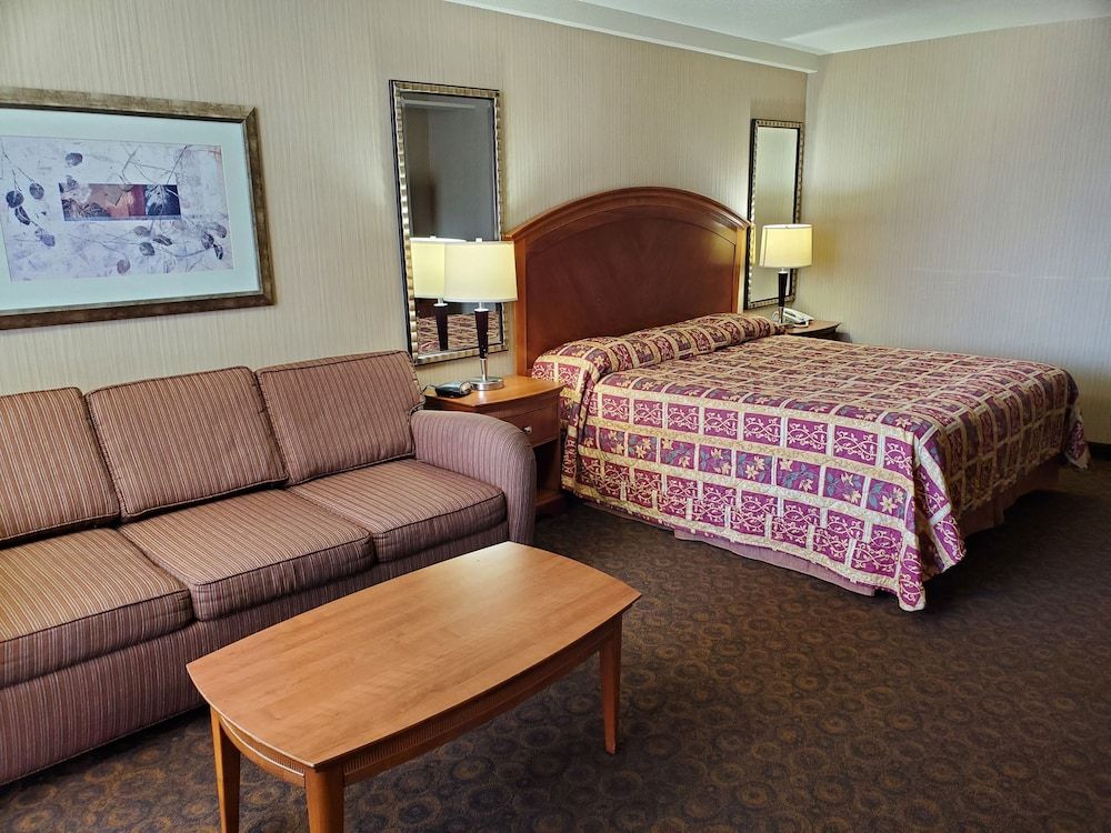 undefined Royal Pacific Motor Inn 9