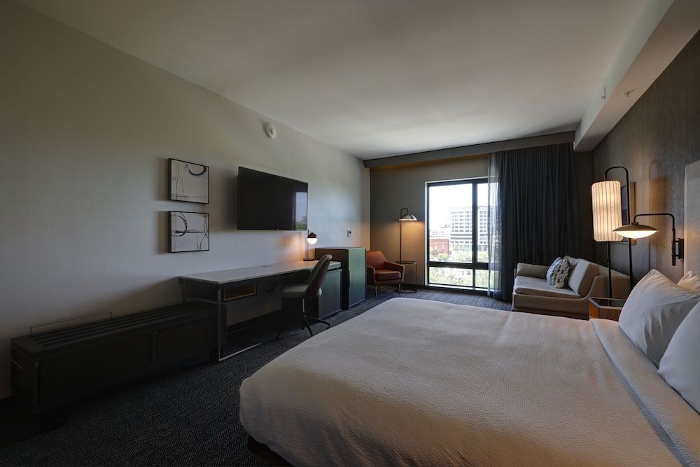 Room, 1 King Bed (Hearing Accessible)