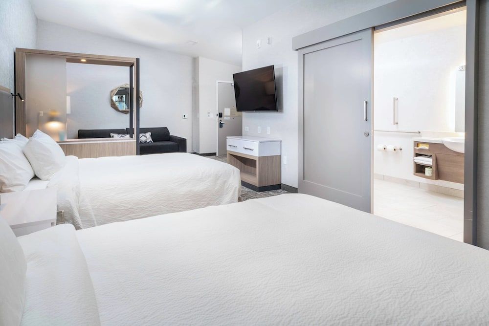 Suite, Multiple Beds