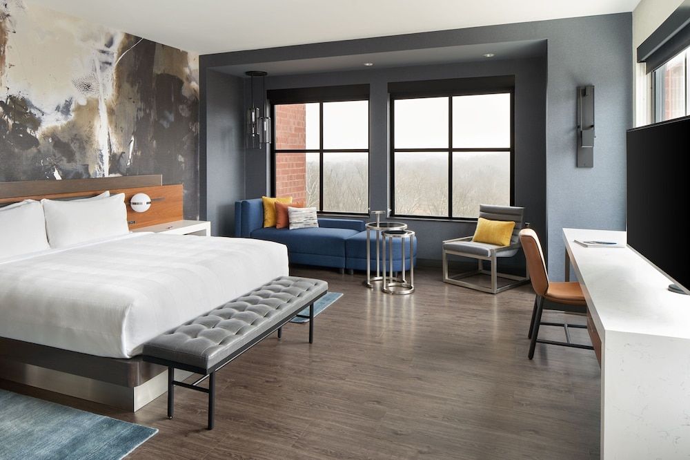 Deluxe Room, 1 King Bed, Non Smoking, Corner