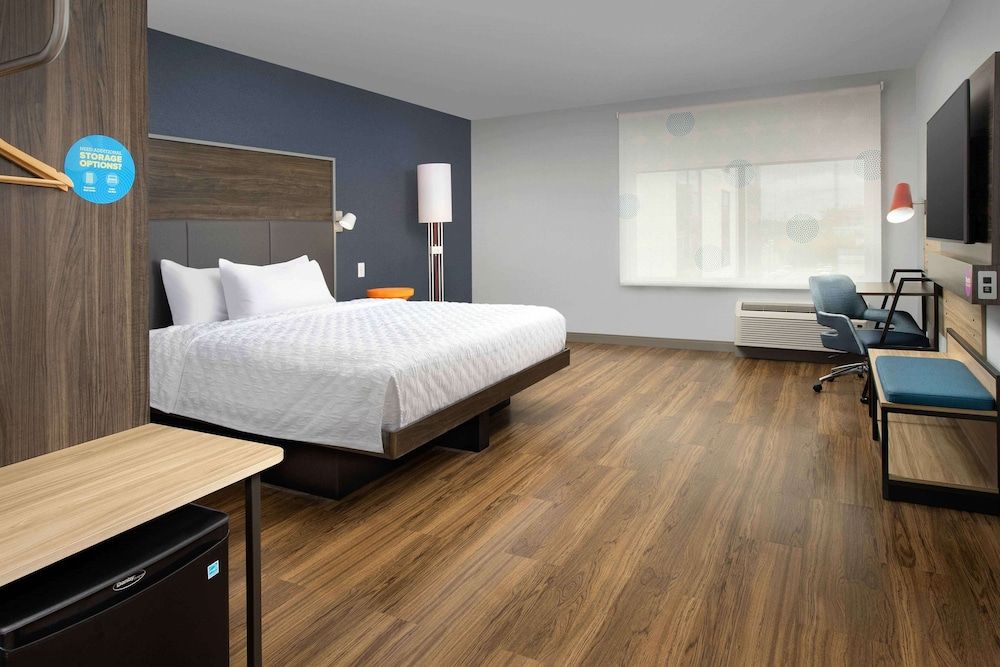 Room, 1 King Bed, Accessible (Hearing)