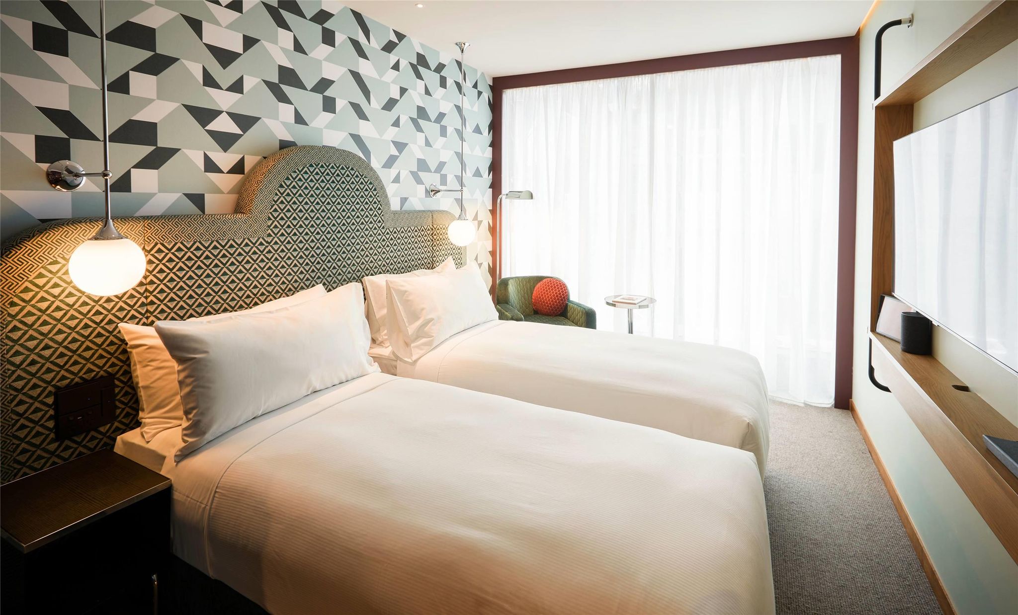 Ovolo Melbourne South Yarra, a Wyndham Hotel King bed, 20sqm, City view with lounge space, walk-in rain shower, 55″ 4K Smart TV