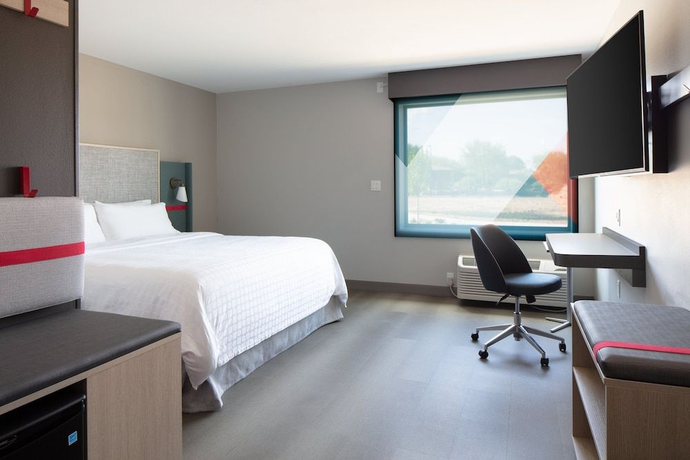 Standard Room, 1 King Bed, Accessible (Comm, Roll Shwr)