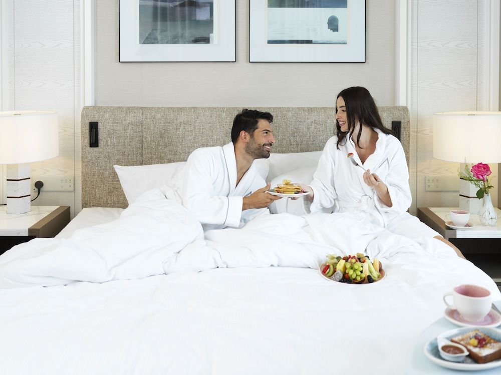 Deluxe Room, 1 King Bed, Mountain View