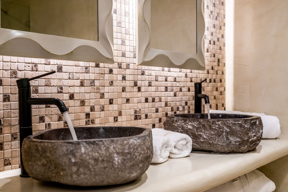 Marvarit Suites Grand Suite (Indoor Hot Tub) 13