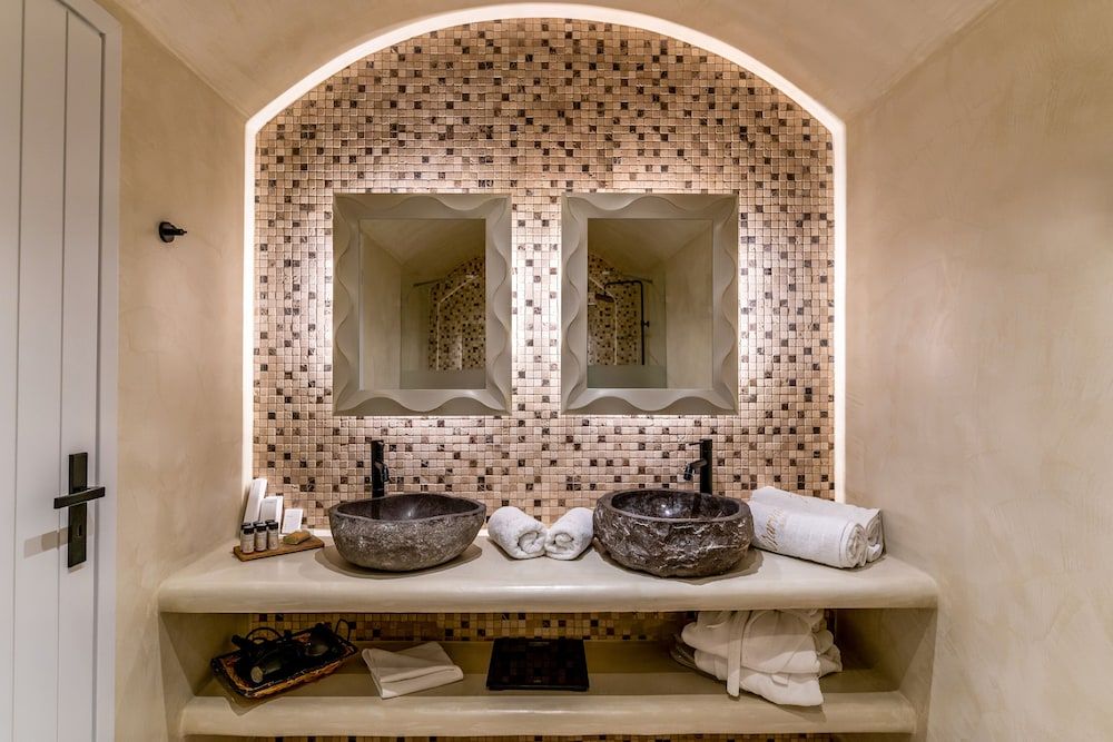 Marvarit Suites Grand Suite (Indoor Hot Tub) 11