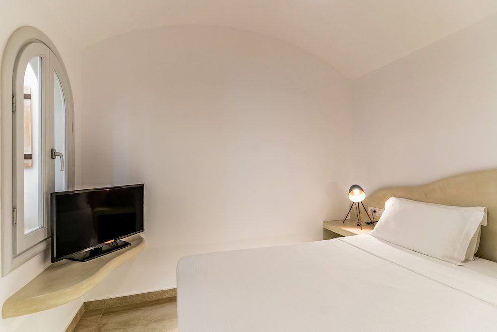 Marvarit Suites Grand Suite (Indoor Hot Tub) 5