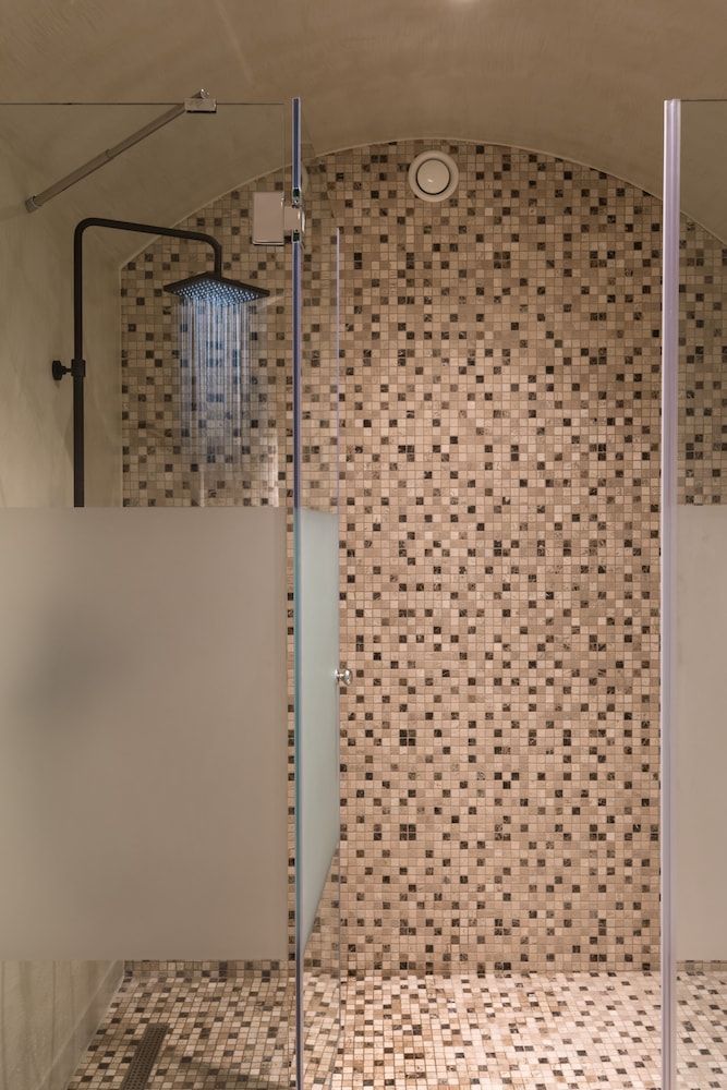 Marvarit Suites Grand Suite (Indoor Hot Tub) 10